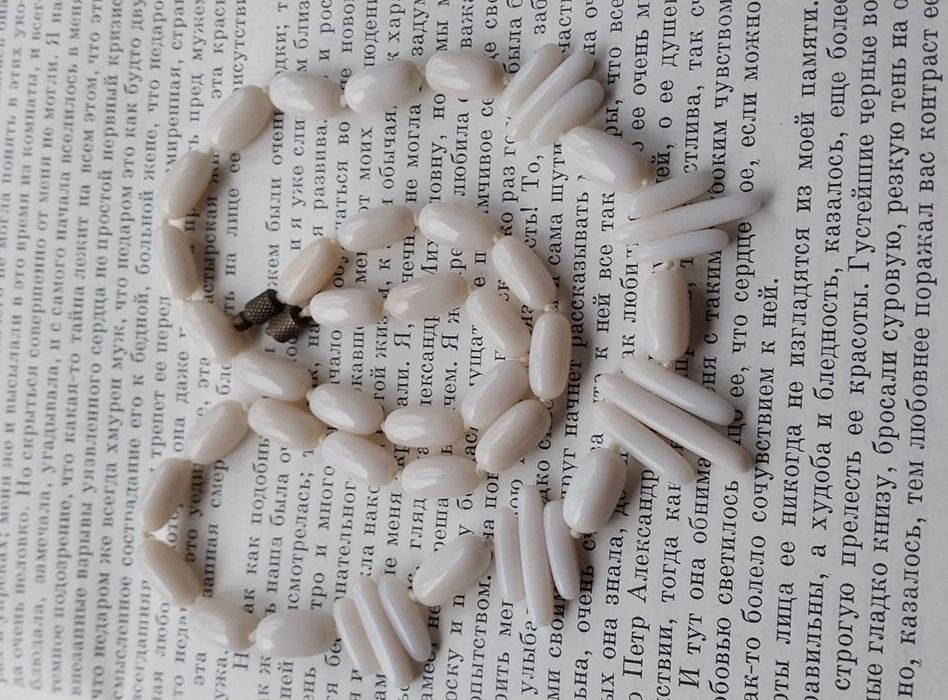 Бусы чешские гранатовое стекло и Аб