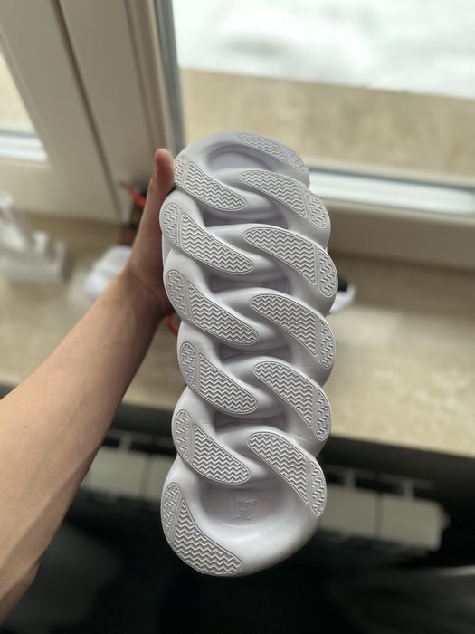 Versace chain reaction leopard