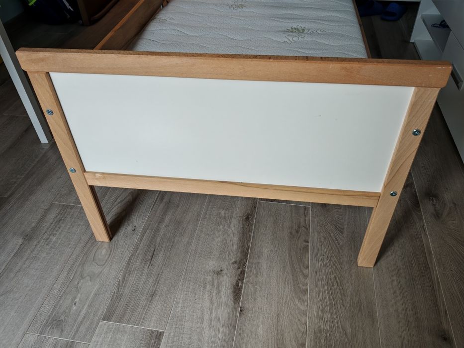 Детско легло с подматрачна рамка и матрак