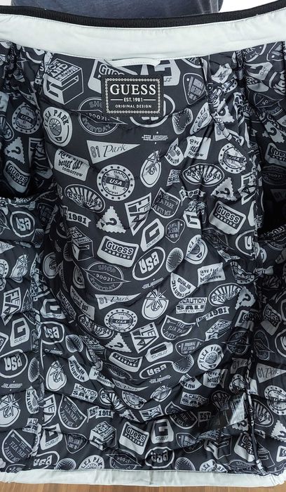 Стилно яке GUESS