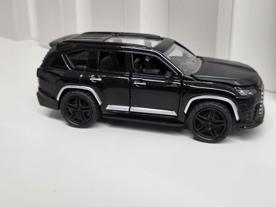 Игрушка машина LX600