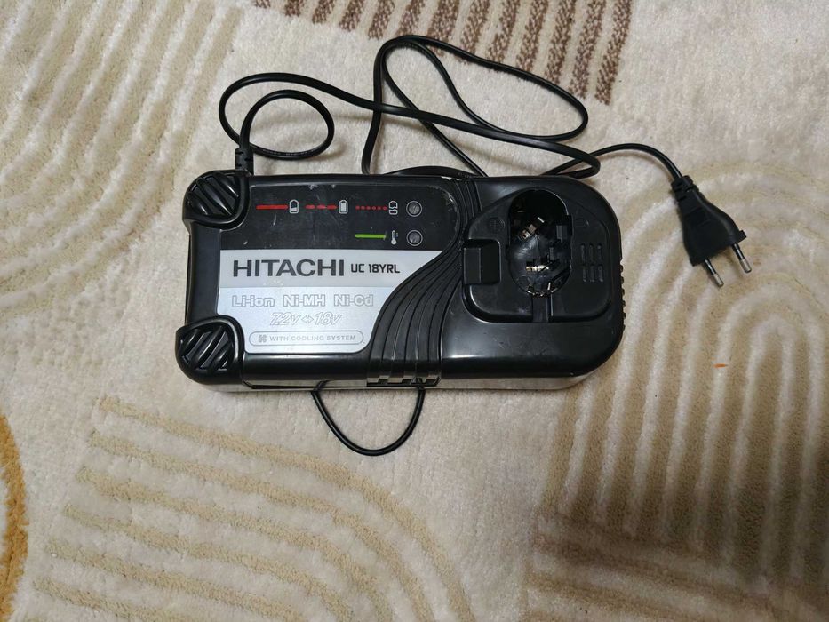 Vând încarcător acumulatori Hitachi UC18YRL 18V 3,5A bormasina, in stare foarte buna