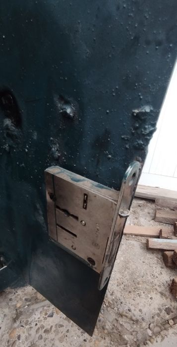 Seyf sotiladi / Продаётся с хорошим состояние