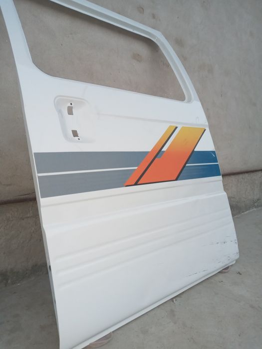 Damas orqa chap eshigi