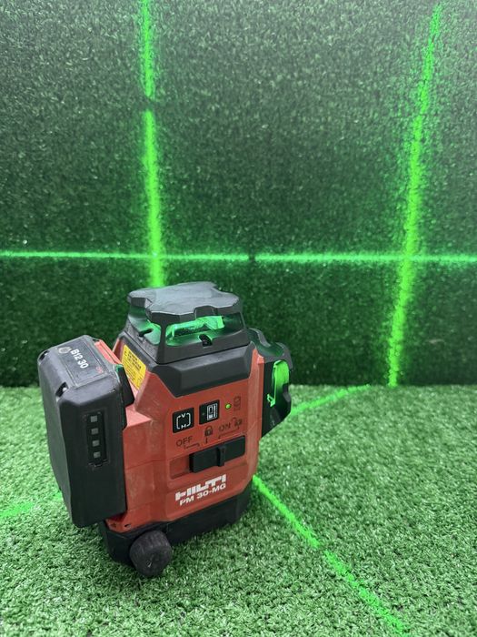 Линеен лазер Hilti PM 30 MG , с батерия 2,6 ампера и зарядно