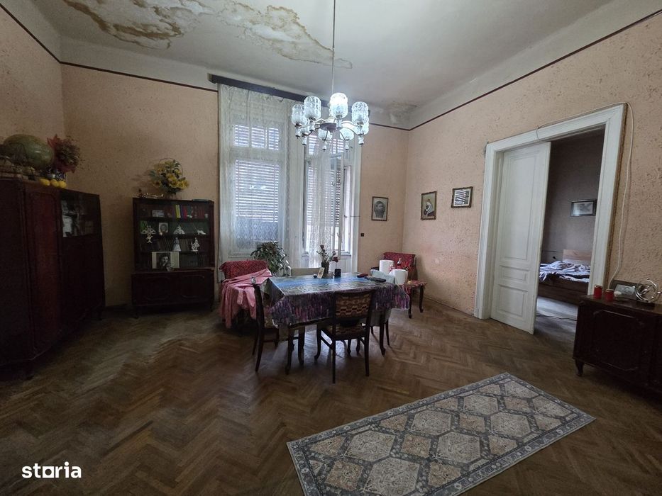 Vand apartament 4 camere la casa,strada Metianu