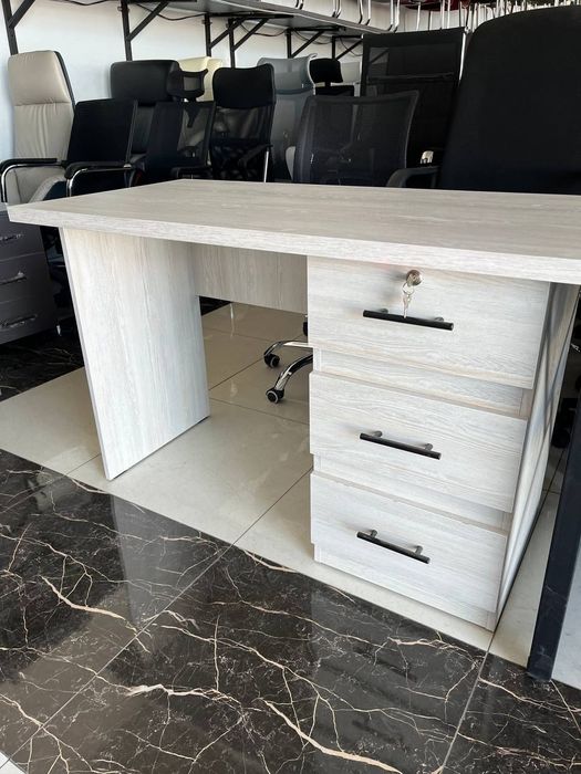 Pisminiy stol parta dars tayorlash uchun