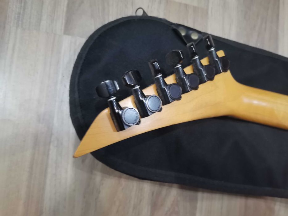 Продавам     ел китара