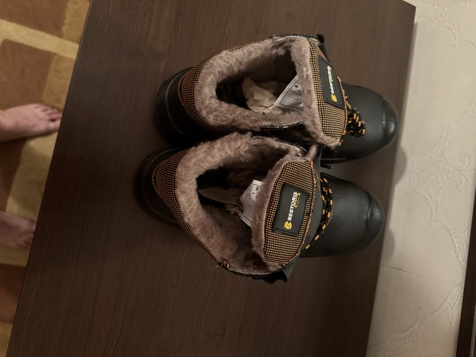 Продам рабочии ботинки 46р.