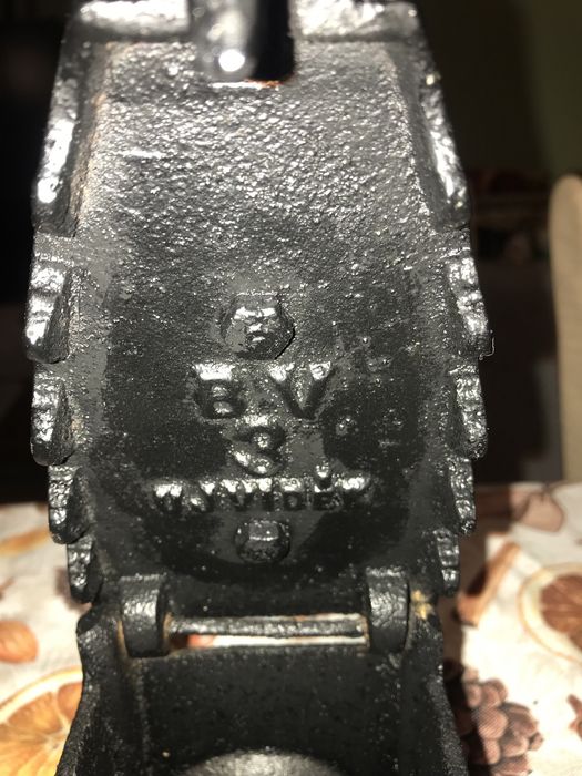 Fier de călcat cu cărbuni cu cap de leu