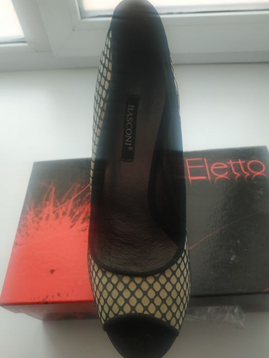 Продам  новые туфельки