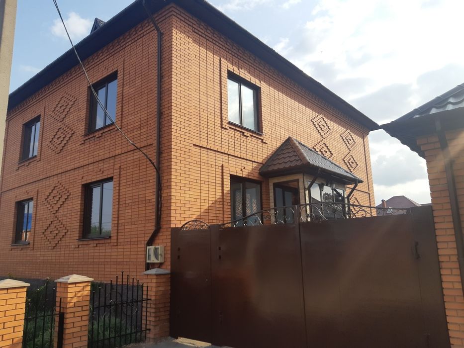 Продам коттедж. Район горпарка.