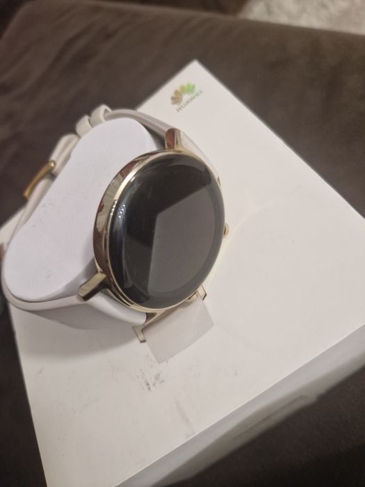 Huawei Watch GT 2 42 mm – Gold/White – Funcțional