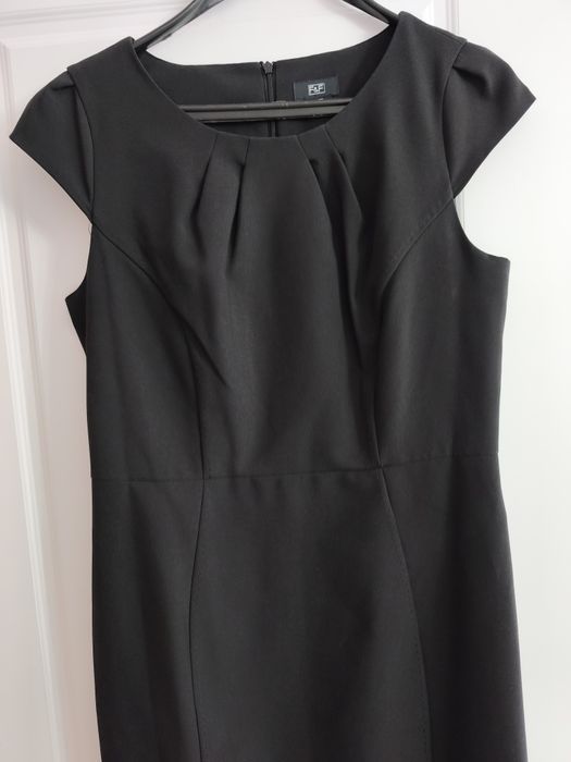 Официална черна рокля р-р 40 обличана веднъж