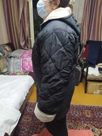 Куртка кожаная  женская черная на заклепках удлиненная рукав реглан