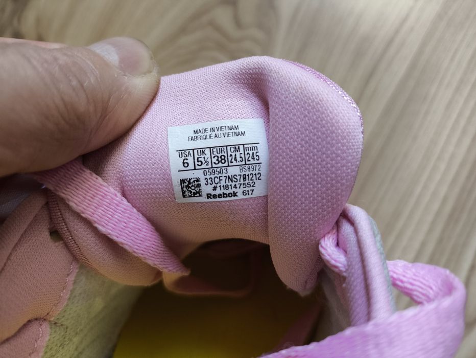 Дамски (детски) розови маратонки Reebok