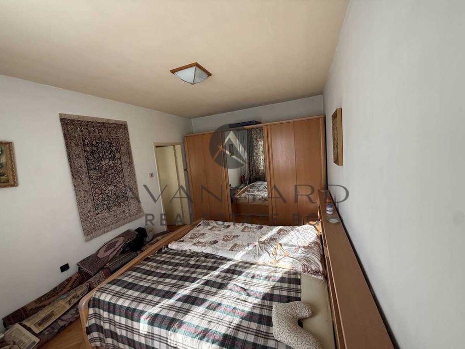 оф.24841 3-стаен с 4 Отделни Помещения в кв.Христо Смирненски