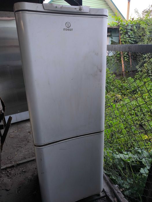 Холодильник Indesit