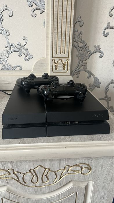 Playstation 4 Fat 500 GB XOLATI YAXSHI. OʻYINI YOʻQ FAQAT. 2 ta Jostik