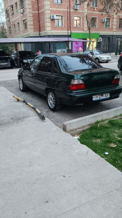 на продажу срочно нексия 1