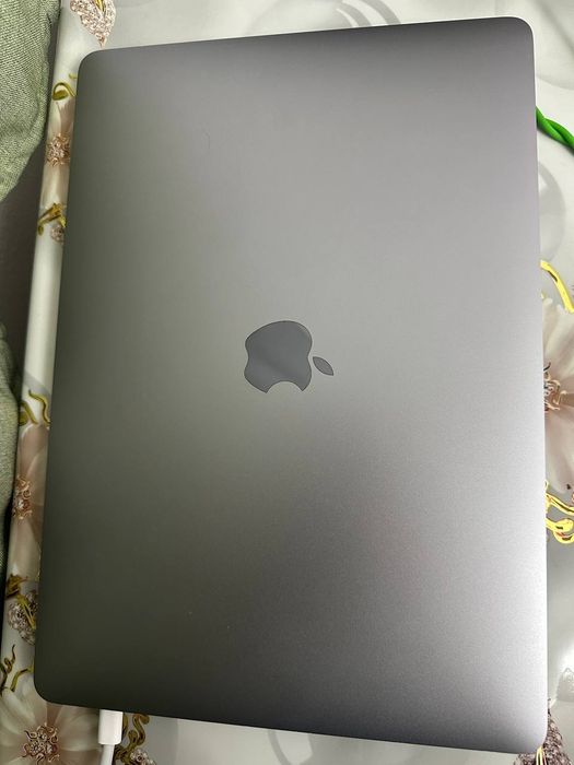 Apple MacBook 13 m2 pro 8/512 touch bar