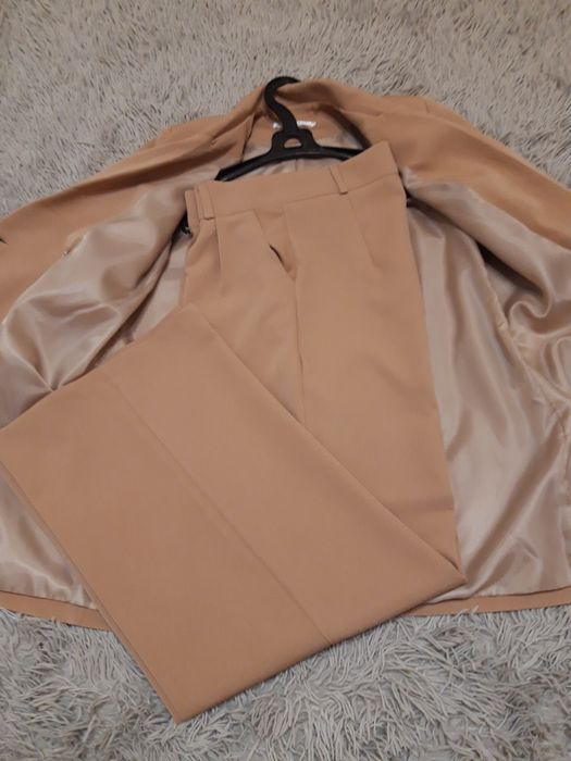 Продаю костюм    женский