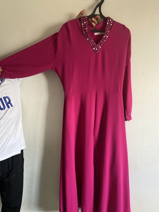 Платье вечерное длинный малиновый цвете