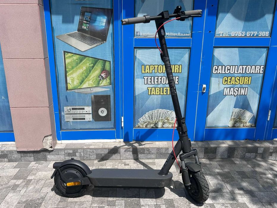 Trotinetă Electrică Xiaomi Scooter 5, 350 W, 10 Inch, Până la 25 km/h