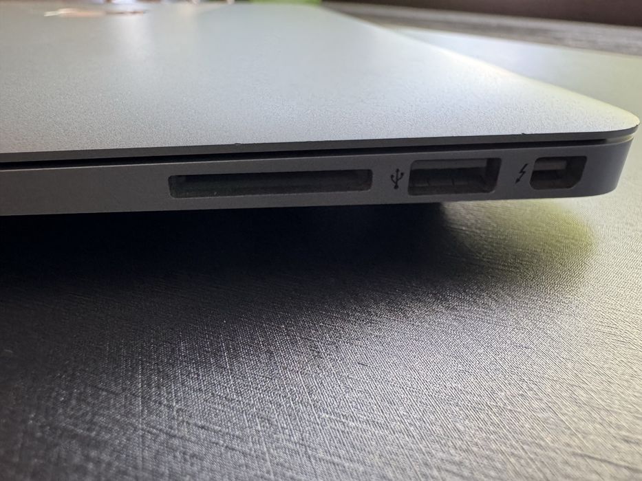 Macbook Air 13 inchi Intel i5