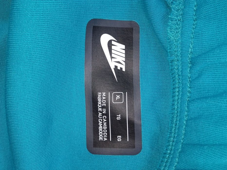 ТОРГА НЕТ !!! шорты Nike tech fleece оригинал. Размер XL