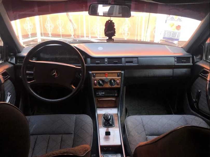 Mercedes-Benz W124 Arzonga