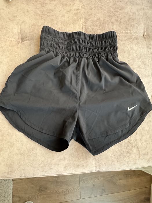Спортни къси панталони Nike