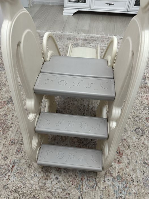 Детская горка в хорошем состоянии, отличная игра для дома!