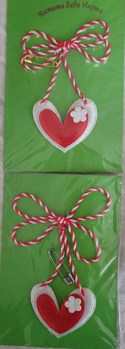 Мартеници на едро и дребно