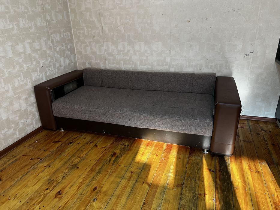 Продаю комплект: диван + два кресла+пуфик