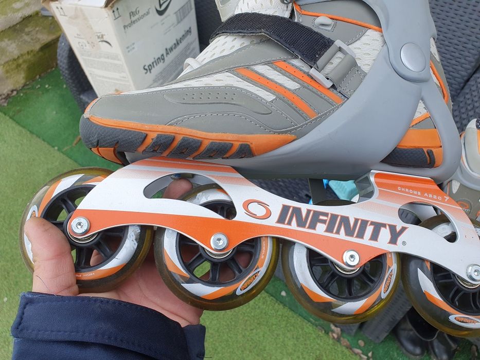 Vand role Infinity noi
