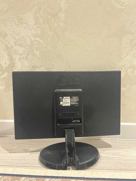 Монитор LG 19M38A-B / 19″ / LED / VGA