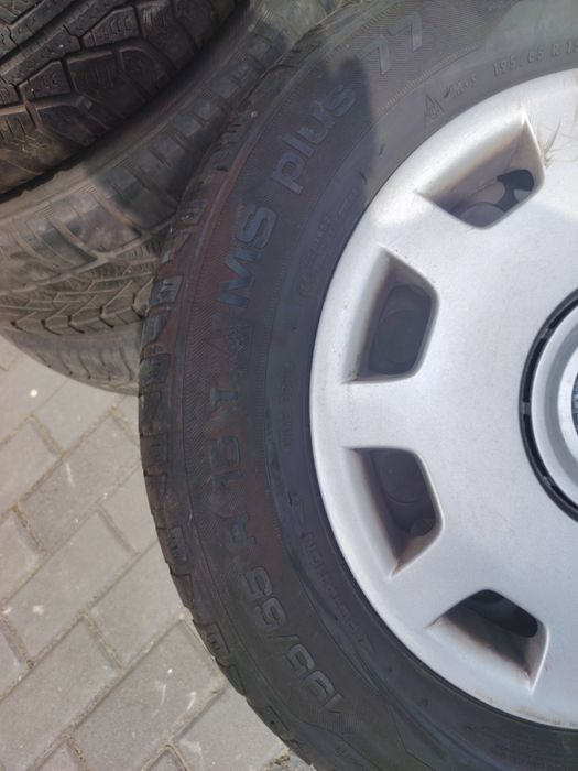 Set 4 Jante Tablă R15 VW cu Anvelope MS Uniroyal 195/65 R15 + Capace