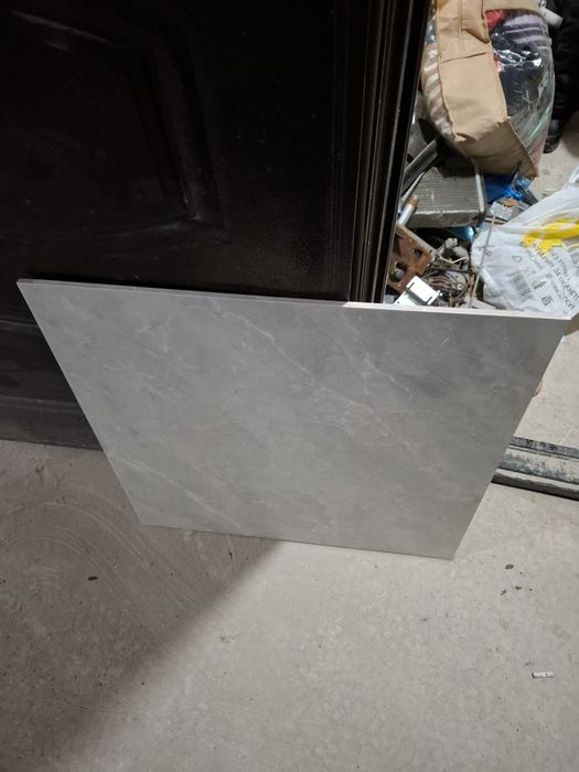 .Продам кафель 5 пачек . В пачке по 5 штук 60на 60