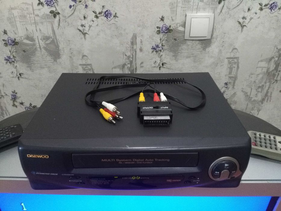 видео-магнитофон DAEWOO VQ270Kи тел. PANASONIK-TAU GIGA 72 дюйма