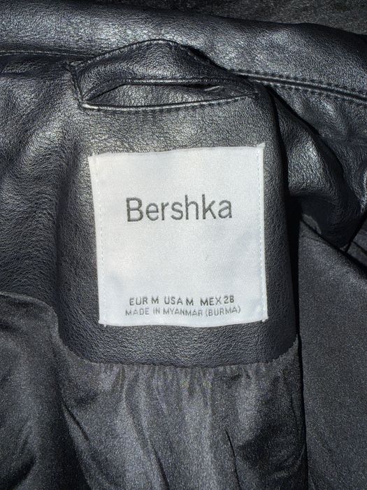 Черно кожено яке Bershka(ЧИСТО НОВО)