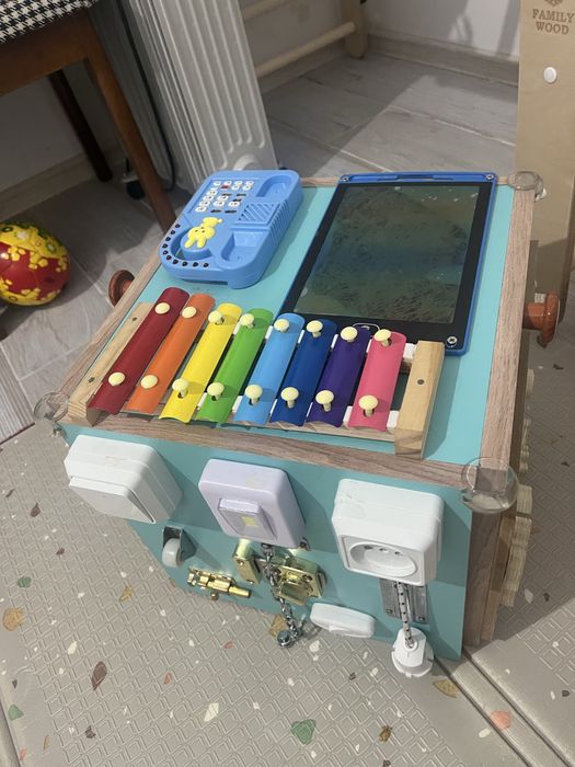 Бизиборд, развивающий