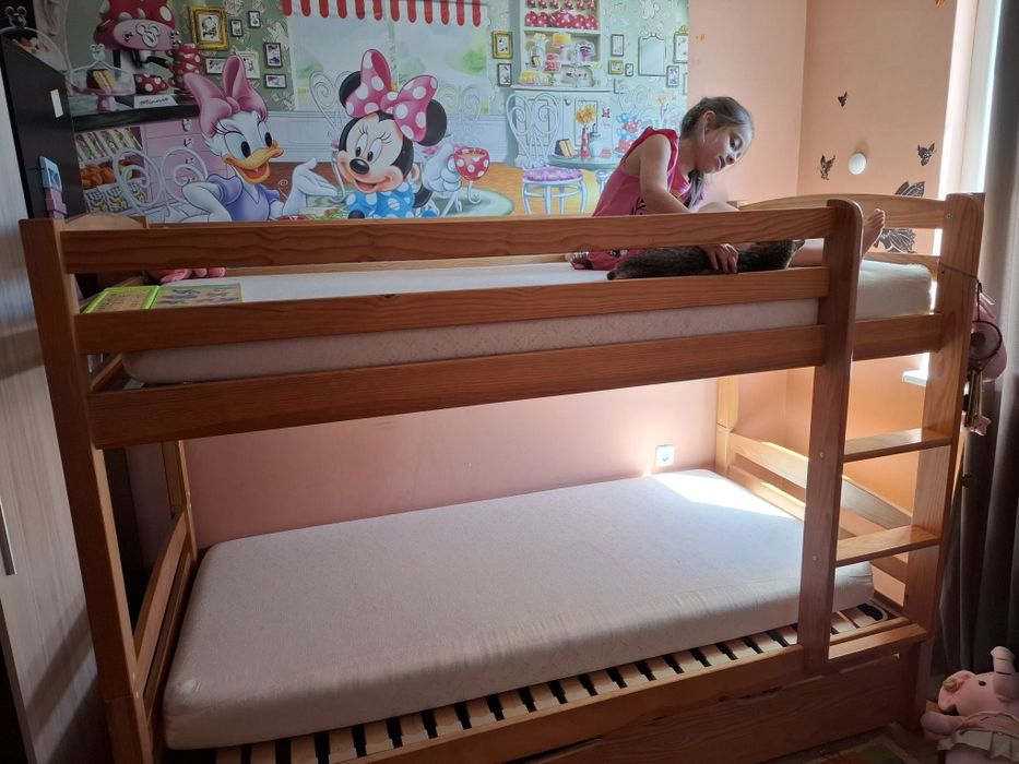 Двуетажно легло в добро състояние