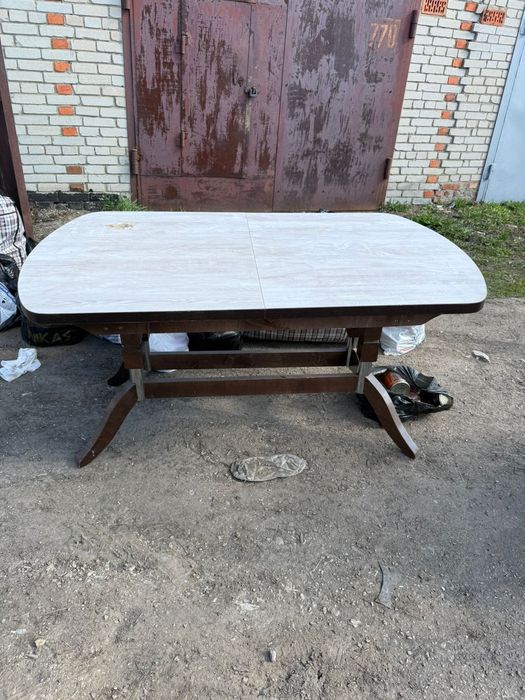 Стол обеденный раздвижной.