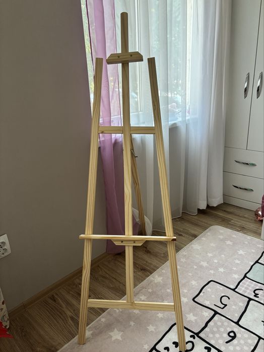 Дървен статив под наем