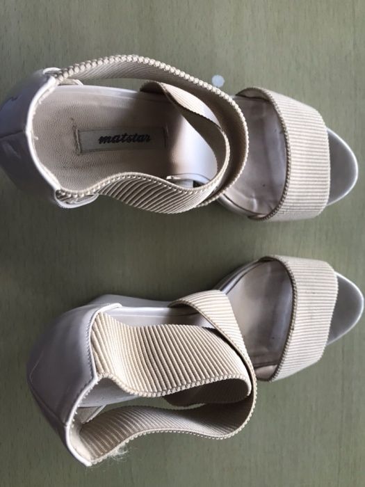 Летни сандали с еластични каишки