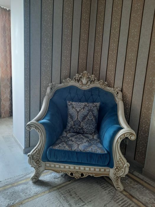 продам диван с двумя креслами б/у