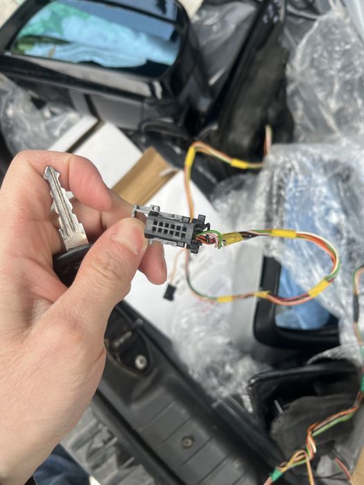 Продам зеркала боковые от BMW X5, E53