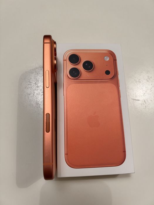 iPhone 17 Pro Cosmic Orange 256 GB Neverlocked
