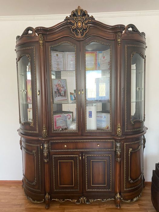 Продактся сервант. 75тыч. Состояние хорошое.